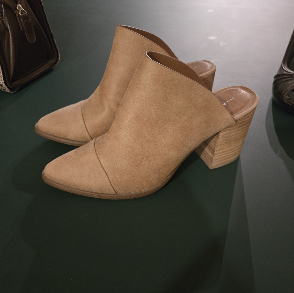 Elegant Tan Block Heel Mules